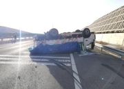 包含车祸初步调查结果：若塔是驾驶员存在超速和轮胎问题的词条