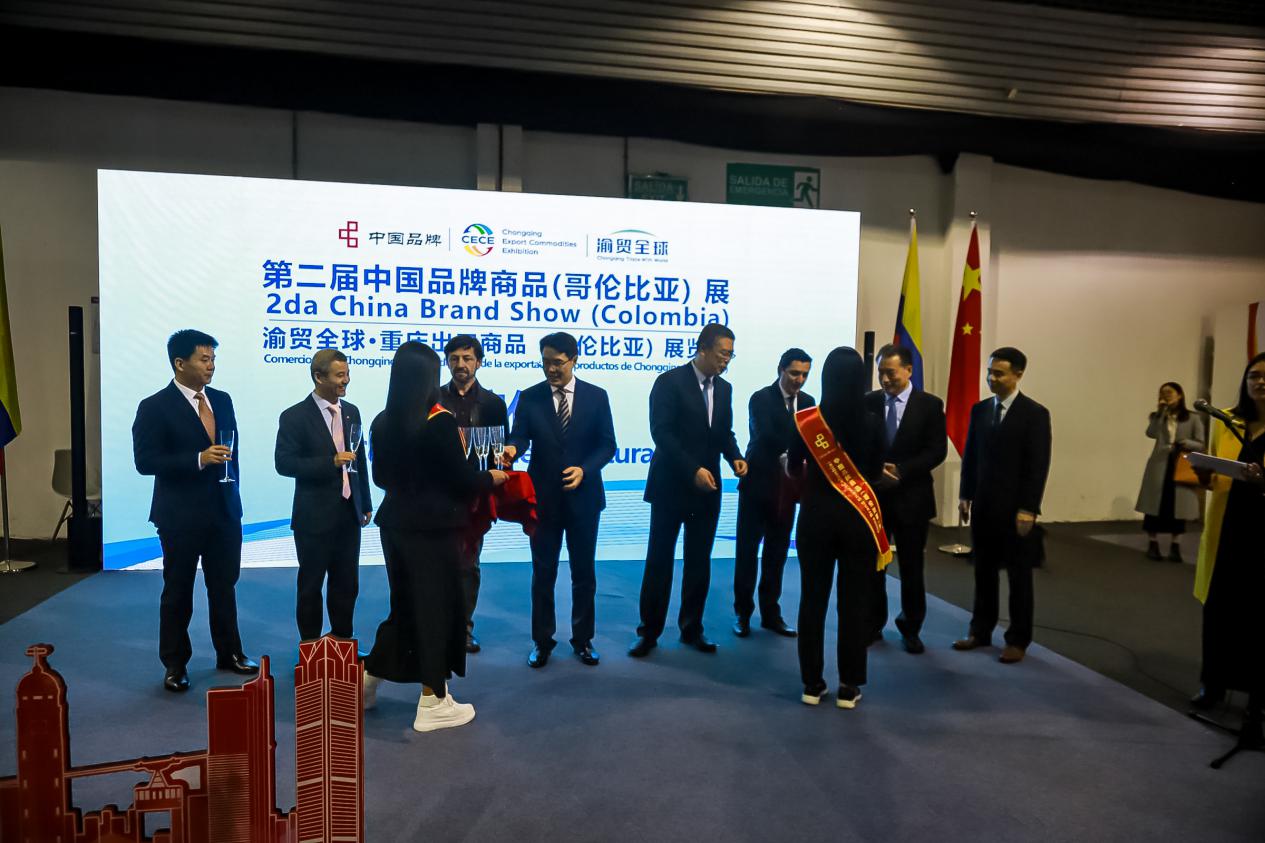 包含南美球队在全球篮球比赛中一路高歌的词条
