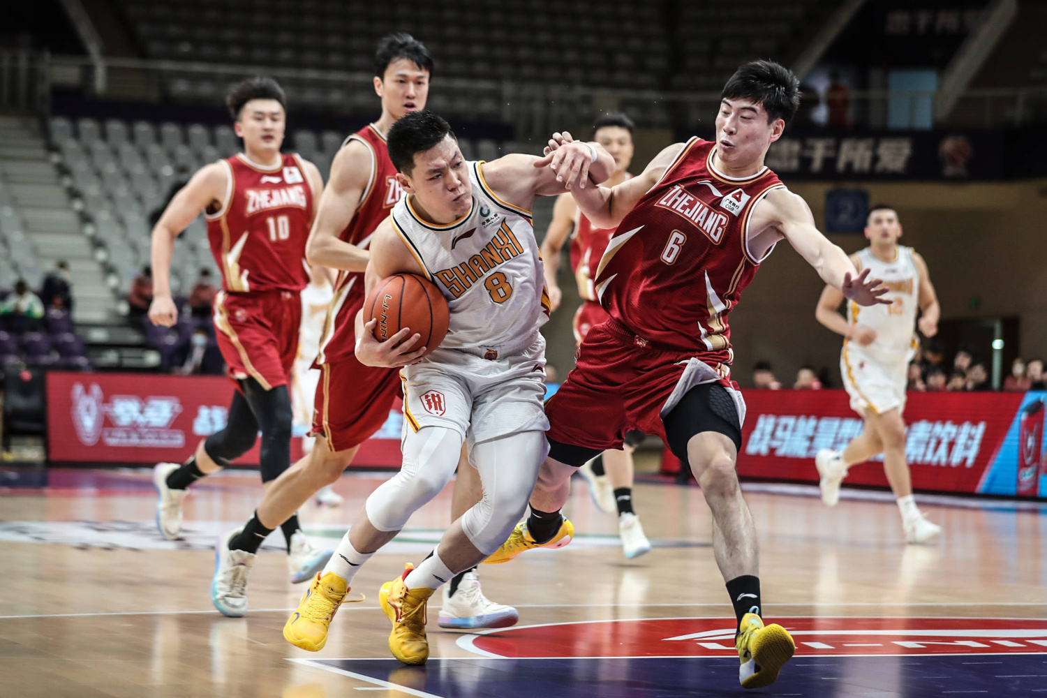 关于浙江队遭遇两连败，寻求换帅打破颓势的信息