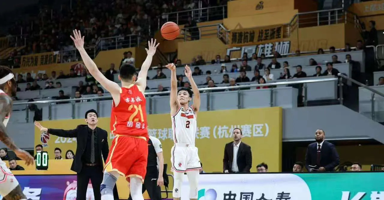 亚美体育平台-广东宏远队力争夺冠，壮志凌云再战球场的简单介绍