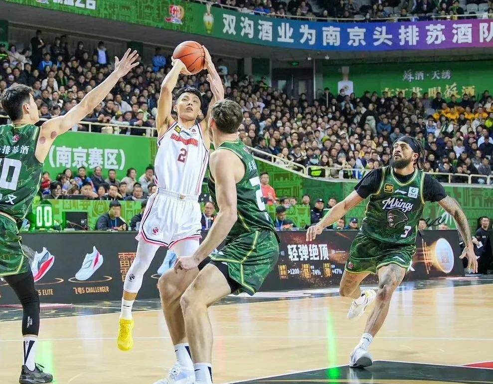 广东宏远队力争夺冠，壮志凌云再战球场的简单介绍