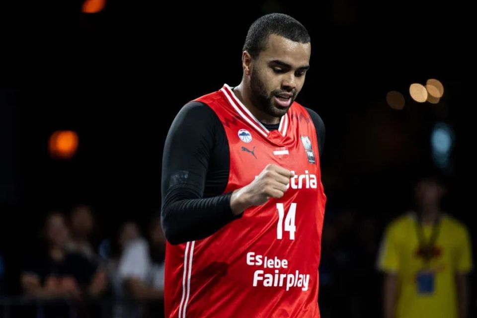 亚美体育网页版-包含FIBA分享三篮世界杯瞬间：梦碎主场，他的泪水中夹杂着复杂情绪的词条