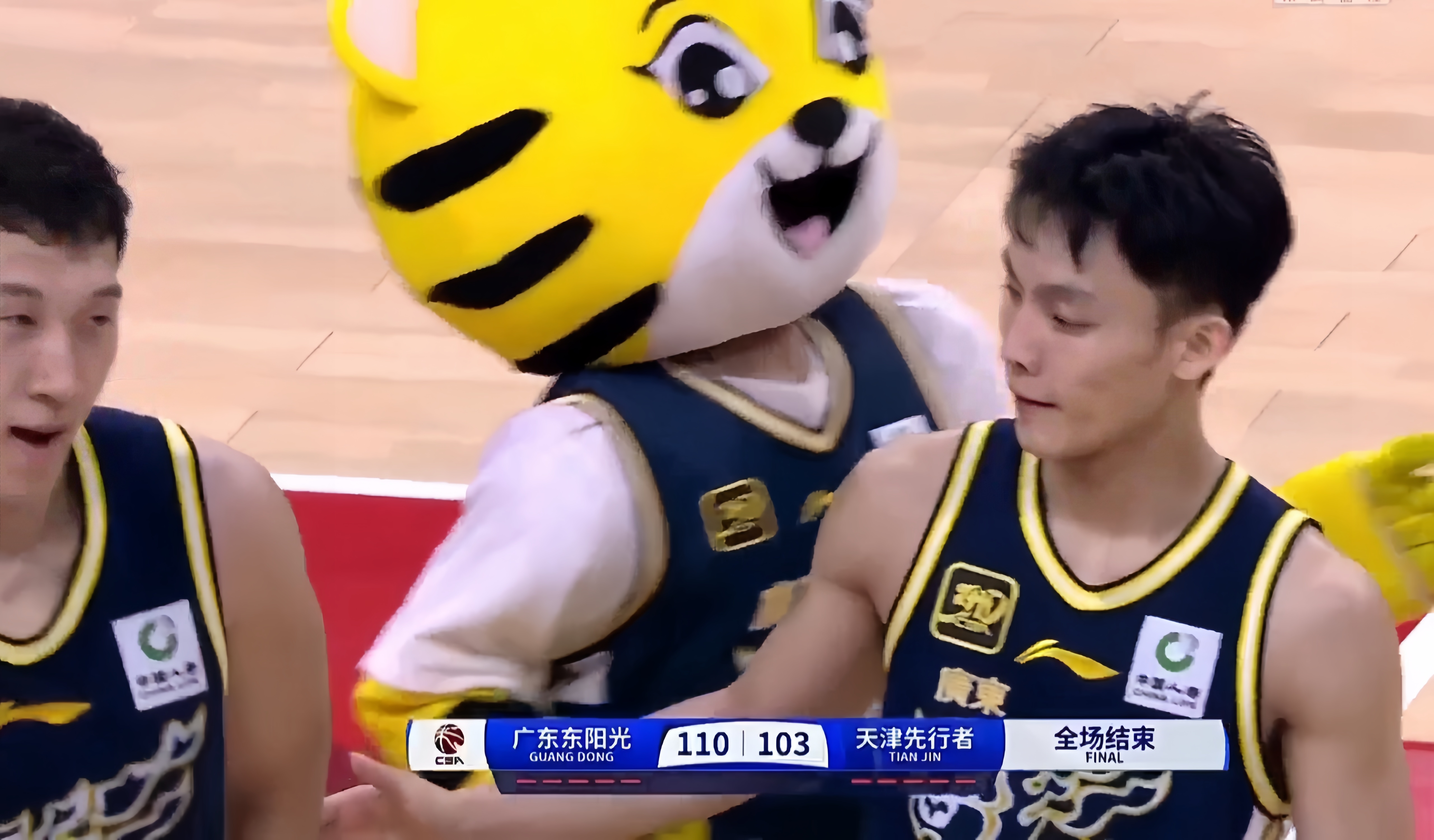 亚美体育官网入口-徐杰16+12广东胜天津杨瀚森18+10青岛胜深圳