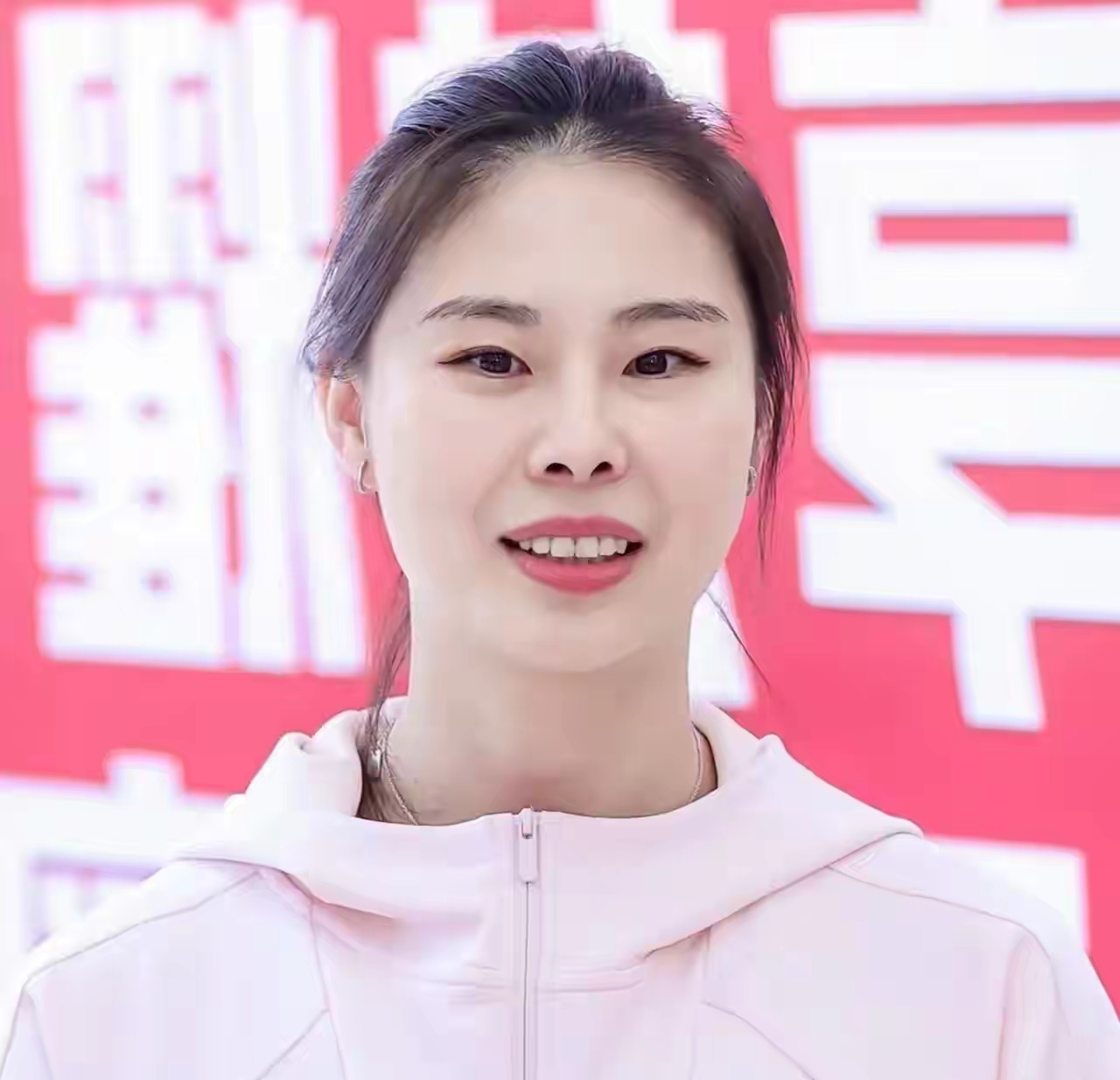 关于王思雨22年女篮世预赛个人集锦，对阵美国砍17分6助攻的信息
