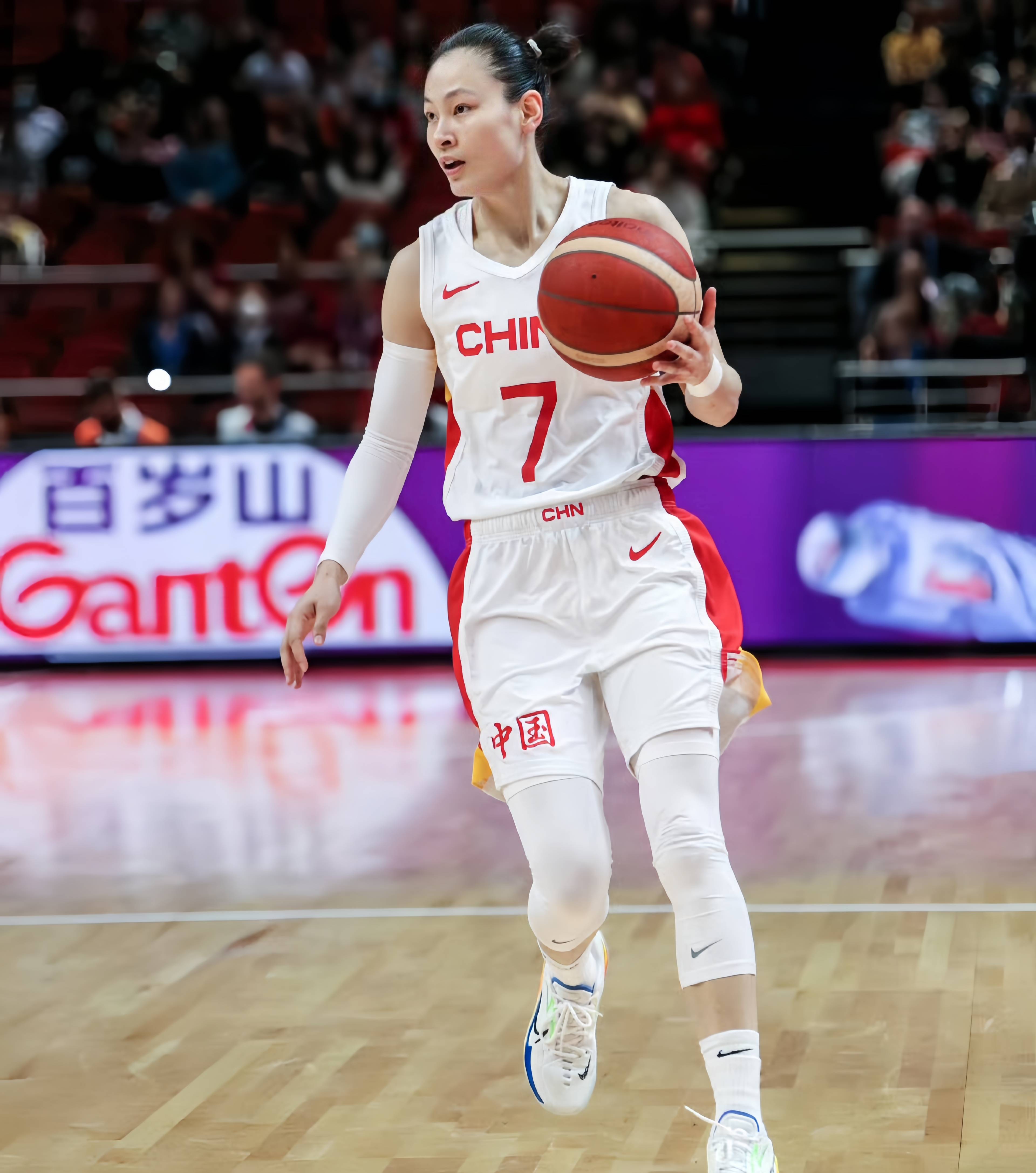 关于王思雨22年女篮世预赛个人集锦，对阵美国砍17分6助攻的信息