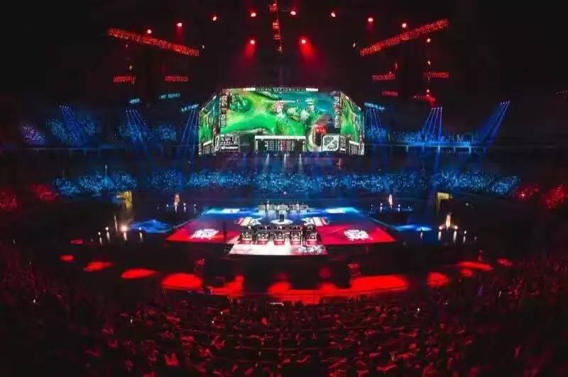 东风战神在英雄联盟赛事中险胜过关，锁定晋级资格